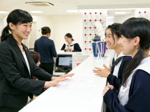 株式会社四谷学院 総合職（アドバイザーor事務）／未経験歓迎／残業月7.8時間
