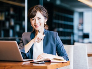 株式会社イルモードメン／KAPILINA（カピリナ） オーダースーツ専門店の経理／原則定時退社／完全週休2日