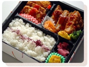 サンブランチ株式会社 お弁当・冷凍食品の商品開発／月給28万円／土日休／社食30円