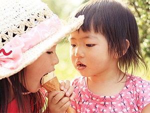 山崎冷菓株式会社　やまざき庵 テイクアウト専門の甘味処の店舗スタッフ／17時終業・残業なし