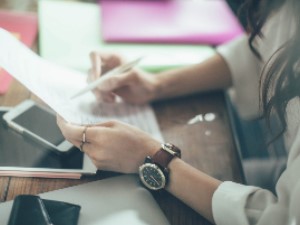 株式会社クリーク・アンド・リバー社【プライム市場】 取材ライター／フルリモート／月収40万円可／業務委託