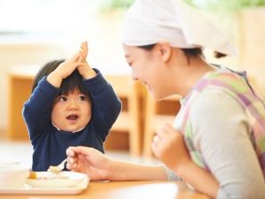 ナフス株式会社(ナニワフードグループ) 給食の調理スタッフ／資格不問／賞与年2回／各種手当充実