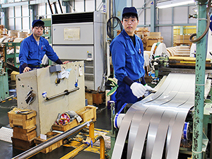 タカサゴスチール株式会社 工場スタッフ／賞与実績6ヶ月強／年休118日／残業少なめ