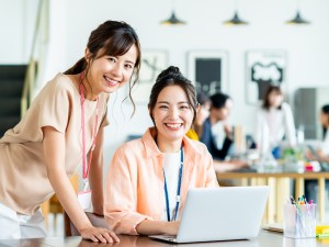 株式会社シナテック 経理／エンタメ業界で活躍／年休125日／転勤なし／土日祝休み