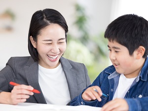 株式会社ピープル 小中学生向け学習塾講師／設立41年の安定企業／賞与年2回