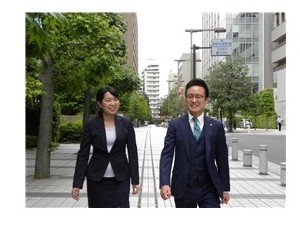 日本道路興運株式会社 総合職／土日祝休み／年休120日以上／残業少なめ