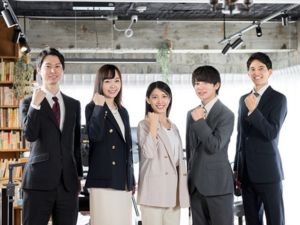 株式会社シルバーライフ【スタンダード市場】 人事総務／管理職に挑戦／業界最大手／高齢化社会を支えるお弁当