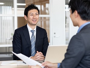 サンゴバン株式会社 自社製品の提案営業／直行直帰可／年休125日／業種未経験歓迎