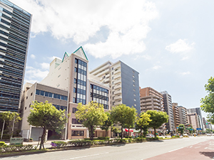 学校法人ホスピタリティ学園 専門学校の総務／学校業務経験者歓迎／年間休日120日