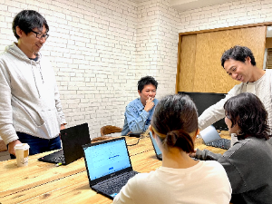 株式会社リアルクオリティ 総務・人事スタッフ／残業ほぼ0／土日祝休／年休120日以上