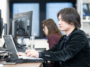 株式会社クライシスインテリジェンス 防衛装備のルート営業／年休130日／海外出張あり／時差出勤可