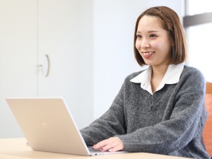 オトロンカーズ株式会社 人事アシスタント／未経験歓迎／完全週休2日／残業0時間