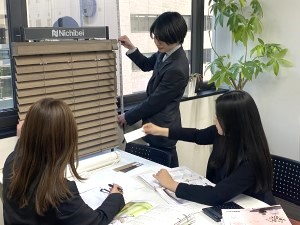 株式会社ニチベイインテリアコーディネーター／年休124日／残業月20時間以下