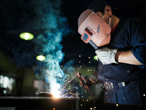 安芸メタル工業株式会社 技術職（溶接・機械オペレーター）／未経験歓迎／賞与4カ月以上