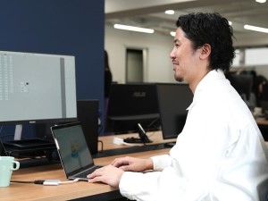 株式会社アップシーク Webディレクター／年休120日／土日祝休／月給30万円～
