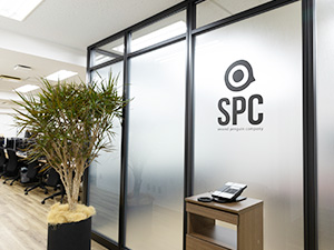 株式会社ＳＰＣ Webディレクター／週3リモート可／月給28万円～／土日祝休