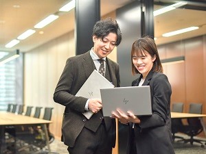 株式会社エンパワー 経理／月給30万円～／賞与年2回／残業ほぼなし／連休OK！