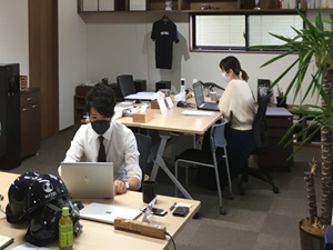 株式会社マトイ 営業／土日祝休／残業月10時間以下／直行直帰OK