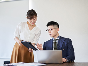 株式会社ウィリアムズ・リー・ジャパン プレゼン資料作成スタッフ／残業20時間以下／Web面接OK