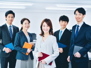 株式会社成城石井 成城石井の商品開発／未経験歓迎／月給29万円以上／残業少なめ