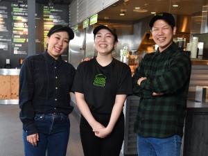 アイビーカンパニー株式会社／Shake Shack（シェイクシャック）・Afternoon Tea TEAROOM シェイクシャックの店舗スタッフ／年休最大120日／賞与年2回