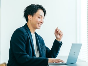 ＨＹＢＲＩＤＷＯＲＫＳ株式会社 ITエンジニア／未経験歓迎／年収100万円UP／フルリモ可