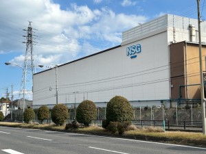 日本板硝子株式会社【プライム市場】 未経験歓迎のテストオペレーター／年休126日／残業月2h