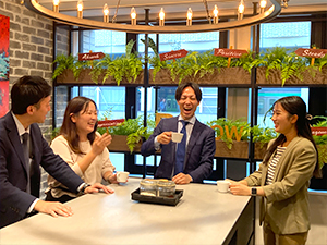 株式会社ブルームソリューションズ 求人広告代理店の事務スタッフ／駅チカ／土日祝休み／賞与あり