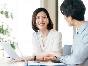 日本電気硝子株式会社【プライム市場】 経理職／組織の中枢で活躍できる／年休124日（土日祝休み）