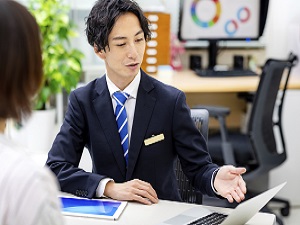 株式会社ウィンティ 完全反響型の接客・販売／未経験歓迎／残業平均9h／転勤なし