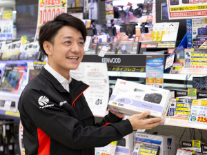 株式会社オートバックス南日本販売　福岡カンパニー 店舗総合職（フロア販売・ピット作業）年128日休／資格支援有