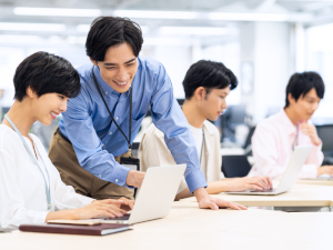 アデコ株式会社 （大阪）営業プロデューサー職／年休124日／在宅勤務あり