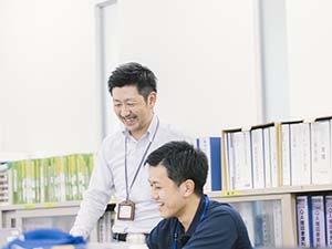 ＭＡＲＵＥＩ株式会社 品質保証スタッフ／大手企業と取引／年休121日／フレックス