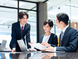 株式会社ＣＹＬＬＥＮＧＥ 管理系総合職（総務・財務・労務）／年休125日／土日祝休み