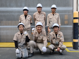 株式会社タイルメント 建材接着剤の製造・倉庫管理／年休125日／土日祝休／待遇充実