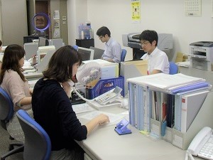 株式会社エアレックス 総務人事／土日祝休／年休123日／賞与5.7ヶ月分