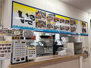 ヤマザキ・シー・エー株式会社 飲食店スタッフ／年休122日／未経験者歓迎／月給25万円以上