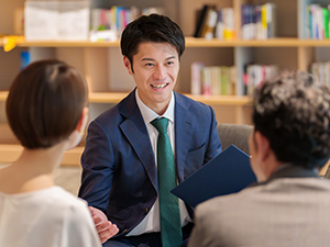 株式会社ガリバー 給与は自己申告制！残業なし！未経験歓迎！ルームアドバイザー