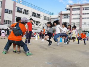 特定非営利活動法人ウーヴ 学童スタッフ／年間休日122日／原則定時退社