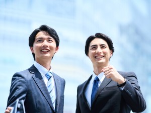 株式会社プレゼンス・メディカル 法人営業／フルリモート／年休128日／月給35万円以上