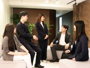 ＩＮＴＥＲ　ＢＬＵＥ株式会社 営業／スタートアップメンバー／未経験歓迎／月給26万円以上