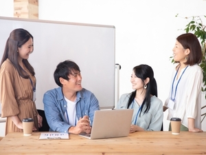 ブリンクスジャパン株式会社 英語力を活かせる！貿易事務／年間休日122日／残業少なめ