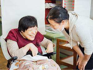 特定非営利活動法人つどい 急募！生活支援員／完全週休2日制・資格支援制度・賞与年3回