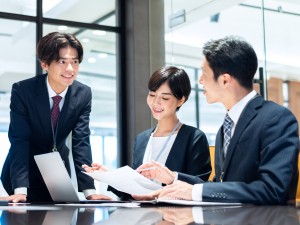 株式会社かたち 社労士業務／月給35万円以上／完全週休2日制／残業ほぼなし