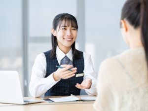 株式会社埼玉りそな銀行(株式会社りそなホールディングス100％出資) 店頭窓口・受付事務／業界経験不問／年休122日／女性活躍中