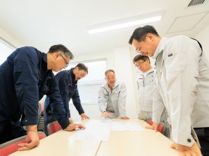 株式会社上田工業 施工技術／未経験歓迎／月給27万円以上／残業15h／面接1回