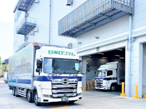 日本ロジテム株式会社【スタンダード市場】 負担少なめの大型ドライバー／賞与年2回／手当充実／未経験可