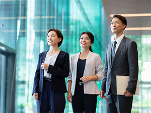 ＮＥＸＴ　Ｃｒｅａｔｉｏｎ’ｓ株式会社 総合職（人事・経理）未経験歓迎／年休121日／月給30万円～