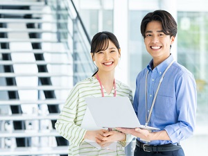 ソフトマックス株式会社【グロース市場】 電子カルテ導入SE／未経験歓迎／月給32万円～／年休125日