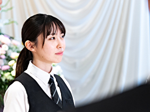 ディパーチャーズ・ジャパン株式会社 “手に職”がつく葬祭プランナー／未経験でも月給31万円以上